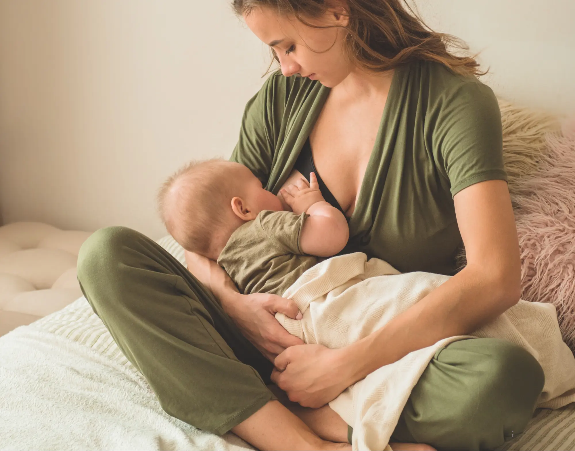 maman allaitante, allaitement maternel, nouveau né, alimentation bébé